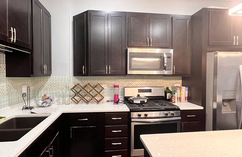 Logan Square Apartment | Experience Chicago in Hip Logan Square