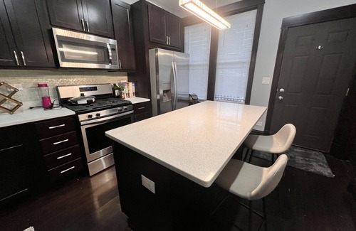 Logan Square Apartment | Experience Chicago in Hip Logan Square