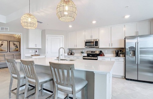 Venice Condo | Experience Coastal Elegance: 2-Bed, 2-Bath condo