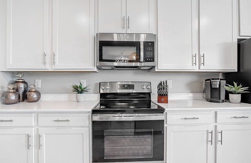 Venice Condo | Experience Coastal Elegance: 2-Bed, 2-Bath condo
