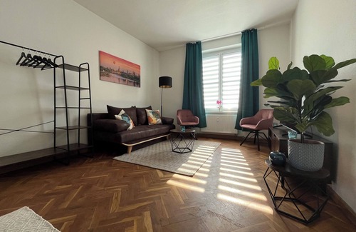 Seidnitz Apartment | "Experience Comfort and Convenience at Wohnperle Oskar06 in Dresden!"