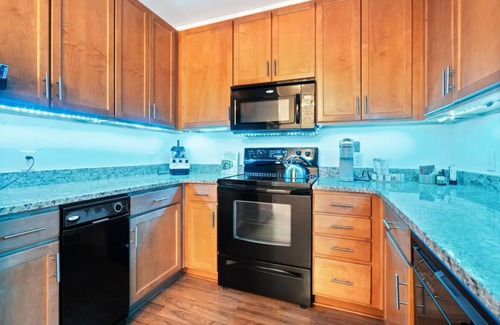Greensboro Condo | Experience comfort near Greensboro Coliseum 6 min