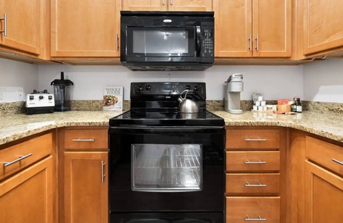 Greensboro Condo | Experience comfort near Greensboro Coliseum 6 min