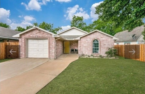 Dallas House | Experience comfort near Dallas Market Center