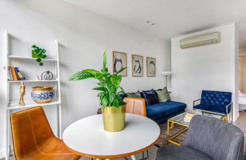 Southbank Apartment | Experience Elegance at a Resort-style Urban Oasis