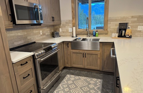 Coram Condo | Experience Glacier From This Stunning 2bd/2ba Condo w/Private Hot Tub & BBQ #1-4