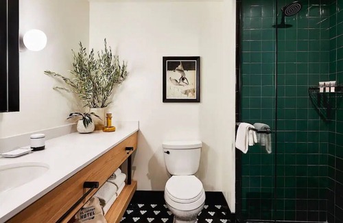 Merced Hotel | Experience Historic Merced, El Capitan Hotel, Main Street Double Queen | 3 Units