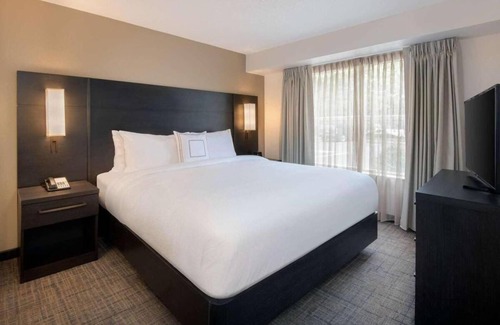 Town Center Hotel | Experience Kennesaw's Charm! 2 Relaxing 2BR Suites with Breakfast, Pet-friendly!
