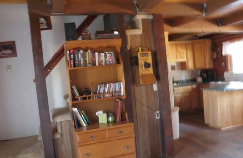 Lake Almanor Country Club House | Experience Lake Almanor living with this adorable 3 bedroom log cabin.