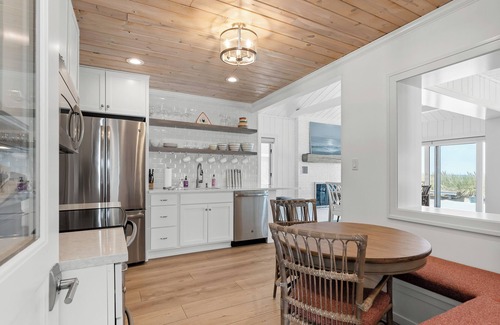Michigan House | Experience lakeside luxury at 'Memories'