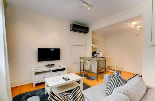 Uptown Historic District Apartment | Experience living in the heart of beautiful Uptown New Orleans!
