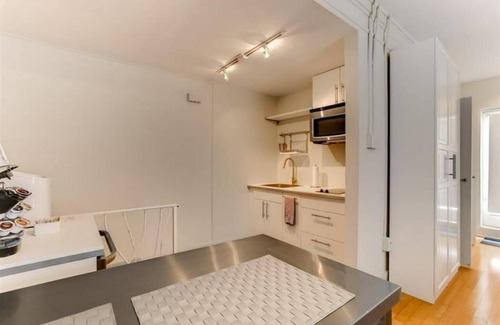 Uptown Historic District Apartment | Experience living in the heart of beautiful Uptown New Orleans!