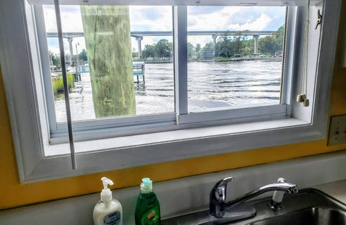 Core Creek Boat Rental | Experience living on a Houseboat and a fisherman's delight!