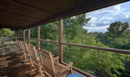 Pigeon Forge House | Experience Luxury and Serenity at 3 Little Bears Just Minutes from Top Attractions Private Indoor Pool Hot Tub