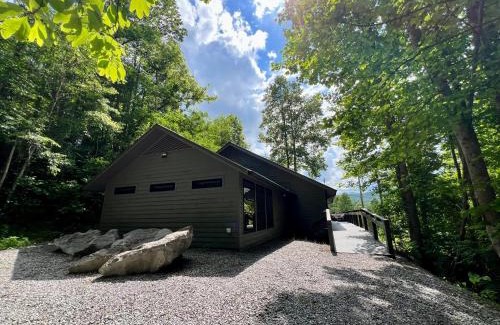 Gatlinburg House | Experience luxury at Smoky Mountain Hideaway, just 5 miles from downtown Gatlinburg