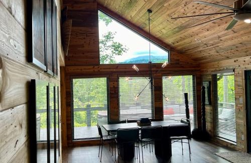 Gatlinburg House | Experience luxury at Smoky Mountain Hideaway, just 5 miles from downtown Gatlinburg