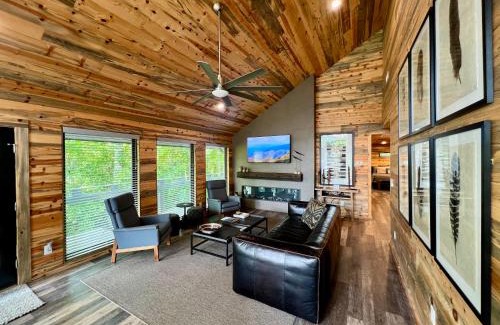 Gatlinburg House | Experience luxury at Smoky Mountain Hideaway, just 5 miles from downtown Gatlinburg