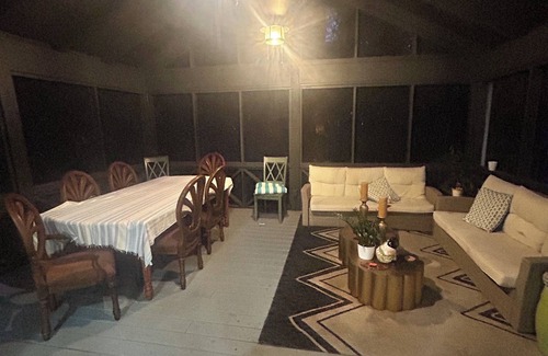 Country Club House | Experience luxury in this Spacious 5-bedroom house located in Oxford, Ms.
