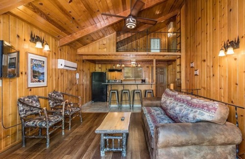 Bass Lake Hotel | Experience Nature at Charming Pet Friendly Chalet Near Yosemite & Bass Lake