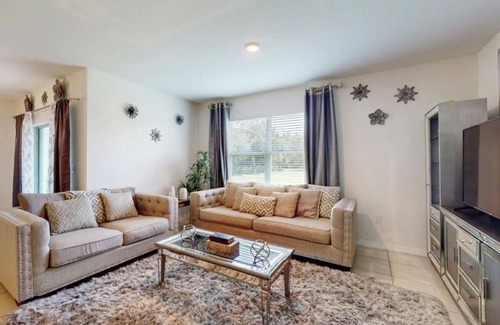 Meadow Woods House | Experience Orlando charm, just a quick ride to Florida Mall