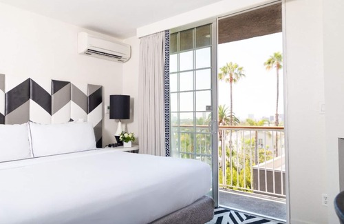 Norma Triangle Hotel | Experience Peaceful and Dazzling Sunset in Modern Suite! 3 Units, Rooftop Pool!