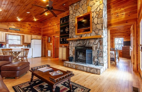 Bryson City Cabin | Experience serene mountain views at Dream Circle