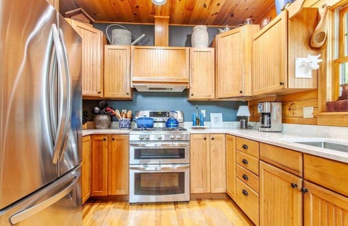 Whittier Cabin | Experience serene mountain views at Hazey View