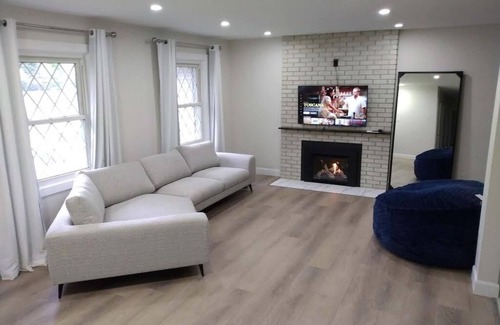 London House | "Experience Short-Term Rental Luxury in Our Beautiful and safe Units"