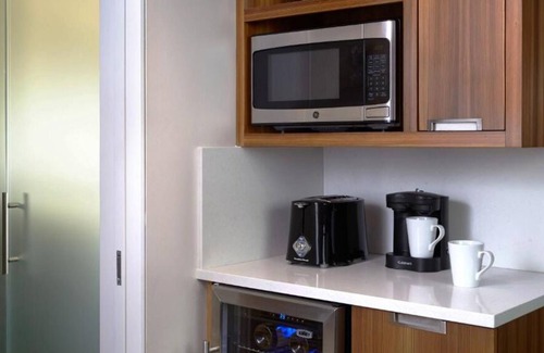 West End House | Experience Soothing Moments & Luxury! Parking, Onsite Pool