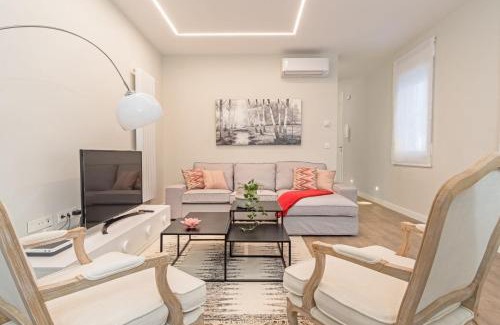 Justicia Apartment | Experience the best of Madrid! Gran Vía Apartment for 6, comfort and style in the heart of Chueca III