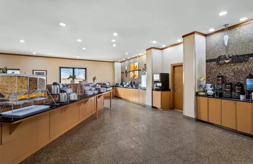 Roswell House | Experience The Best of Roswell - Spacious 2-Rooms w/Indoor Pool Near UFO Museum