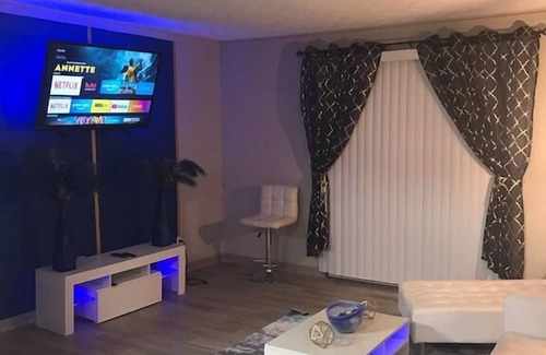 Smyrna Apartment | Experience the Braves in Style and Comfort! Near Cumberland Mall & Roxy Theatre