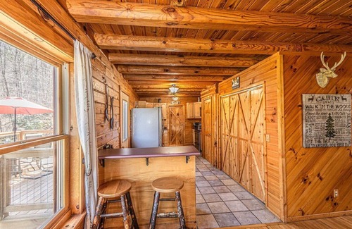 Bryson City Cabin | Experience the charm of Two Cubs Cabin