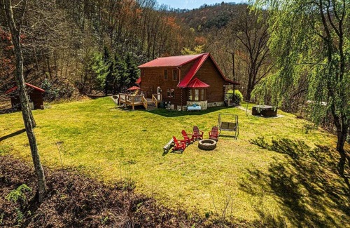 Bryson City Cabin | Experience the charm of Two Cubs Cabin