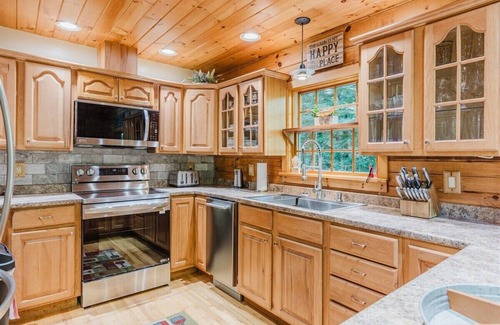 Whittier House | Experience the charm of Wally's Kabin