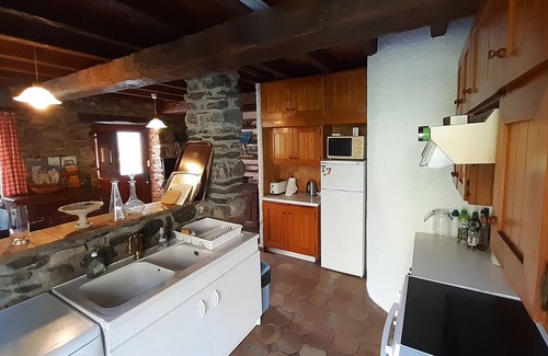 Beost House | Experience the charm of the Pyrenees in a Bergerie style house / 9 people