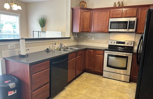 Lexington House | Experience the Grand Getaway: Centrally Located Luxury