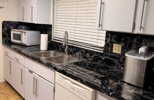 Sarasota Springs House | Experience The Perfect Blend of Comfort & Convenience In This Charming Cozy Home