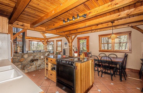 Bryson City Cabin | Experience the serene beauty of Bryson City in the cozy 2-bedroom Laurel Branch cabin