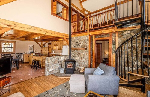 Bryson City Cabin | Experience the serene beauty of Bryson City in the cozy 2-bedroom Laurel Branch cabin