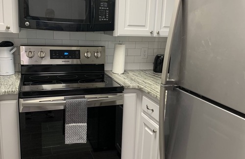 Mid America Condo | Experience the Ultimate Getaway in Hot Springs' premier Condo with Lake Views