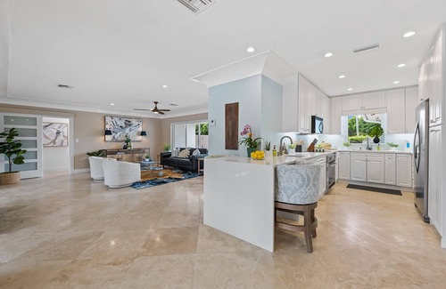 Bermuda Riviera House | Experience the Florida Sun at Beach Bunny, a Sunny Private Heated Pool Getaway!