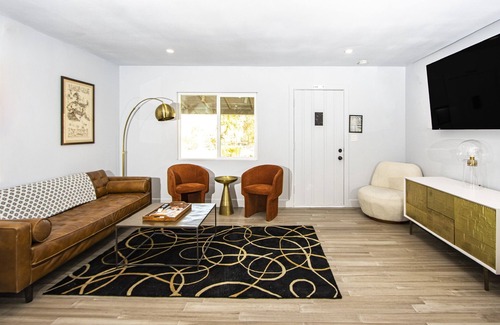 Twentynine Palms House | Experience the magic of Joshua Tree. Your cozy bungalow awaits.