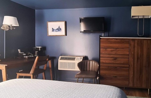 Lenox Bed & Breakfast | Experience Timeless Elegance in The Edith Wharton Room!