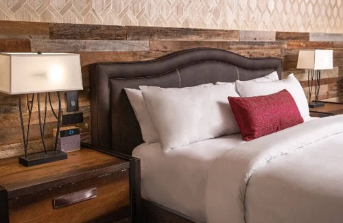 Enterprise Hotel | Experience Vegas: Elegant Suites with Rugged Mountain Charm | 2 Units