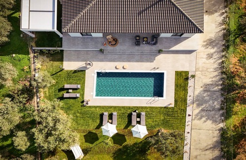 Sissi Villa | Experience Villa De Lujo: a brand-new, luxurious 4-bedroom getaway.