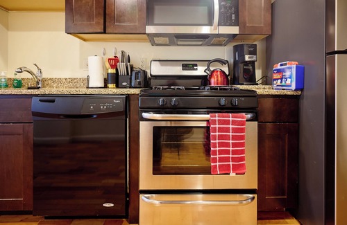 Downtown Baltimore House | Experience waterfront living near the National Aquarium