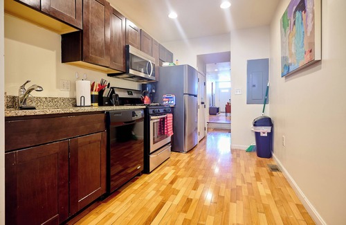Downtown Baltimore House | Experience waterfront living near the National Aquarium