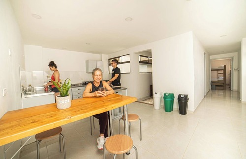 Estadio Apartment | Experiencia Única: Habitación Privada en Medellín con Baño Privado