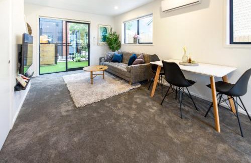 Addington Apartment | Explore Addington and CBD 1 bed w/carpark